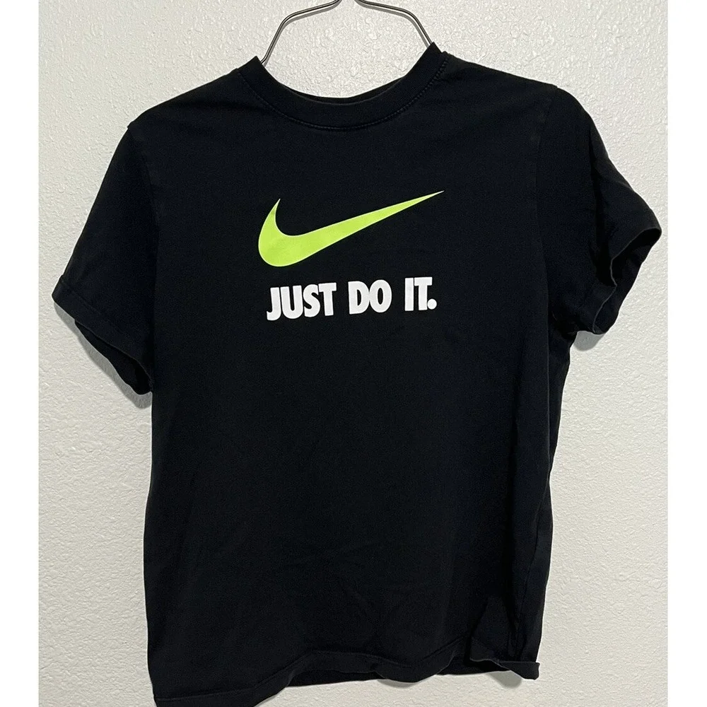 Nike‎ center swoosh t-shirt youth sz L